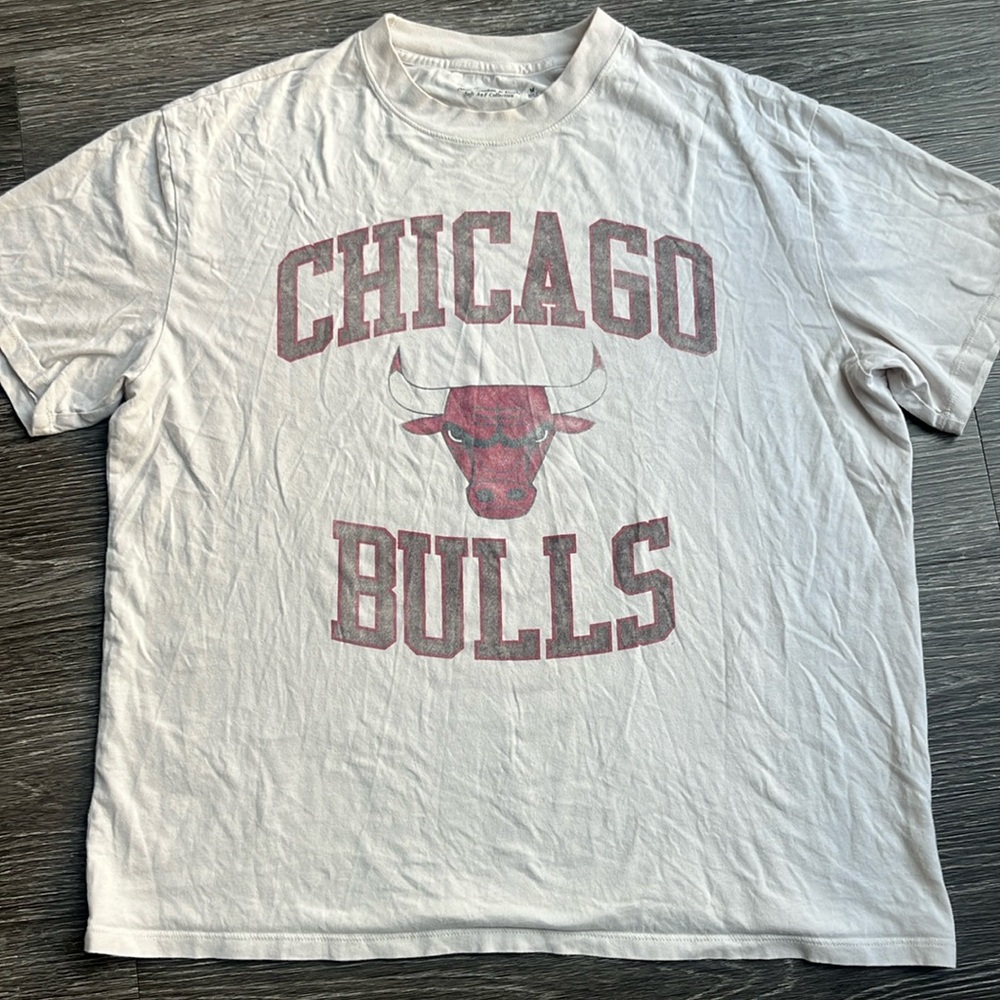 Abercrombie & Fitch NFL Tee: Chicago Bulls